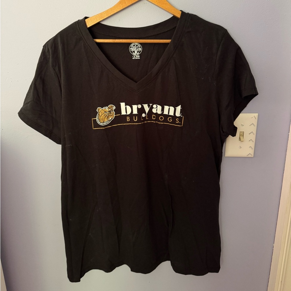 🦋Bryant Univeristy t-shirt🦋